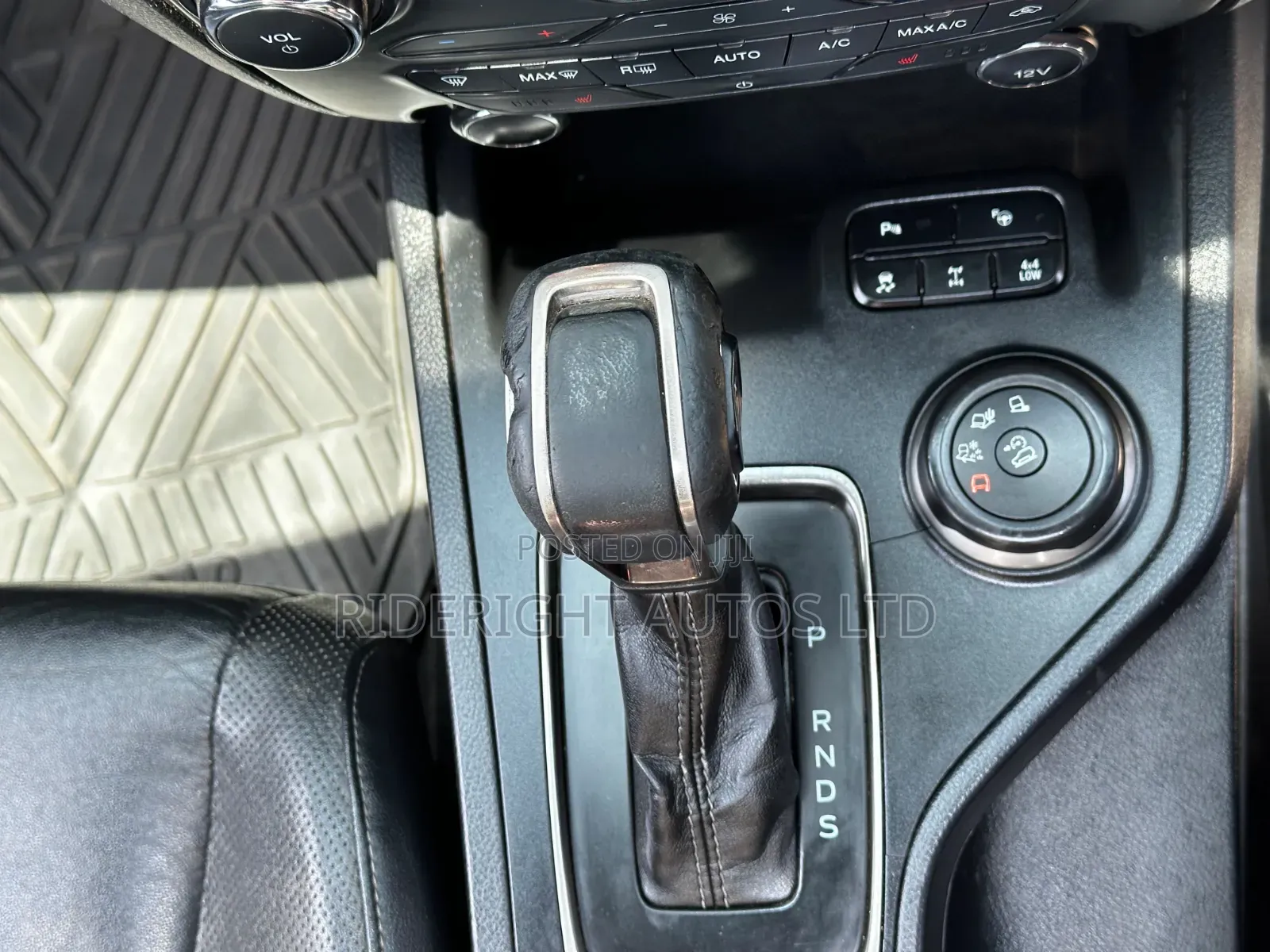 Ford Everest 2019 White