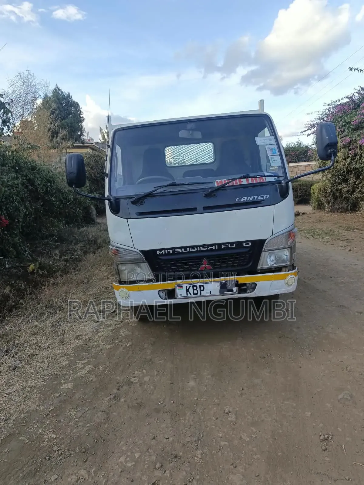 Mitsubishi Fuso Canter 2010 White