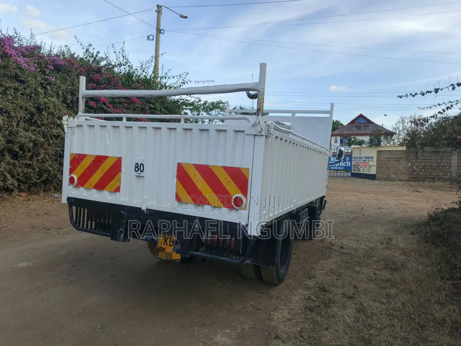 Mitsubishi Fuso Canter 2010 White