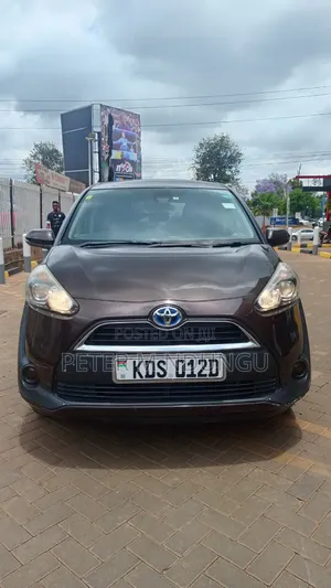 Toyota Sienta 2017 Maroon