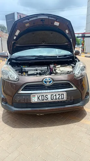 Toyota Sienta 2017 Maroon