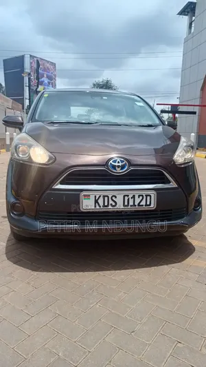 Toyota Sienta 2017 Maroon