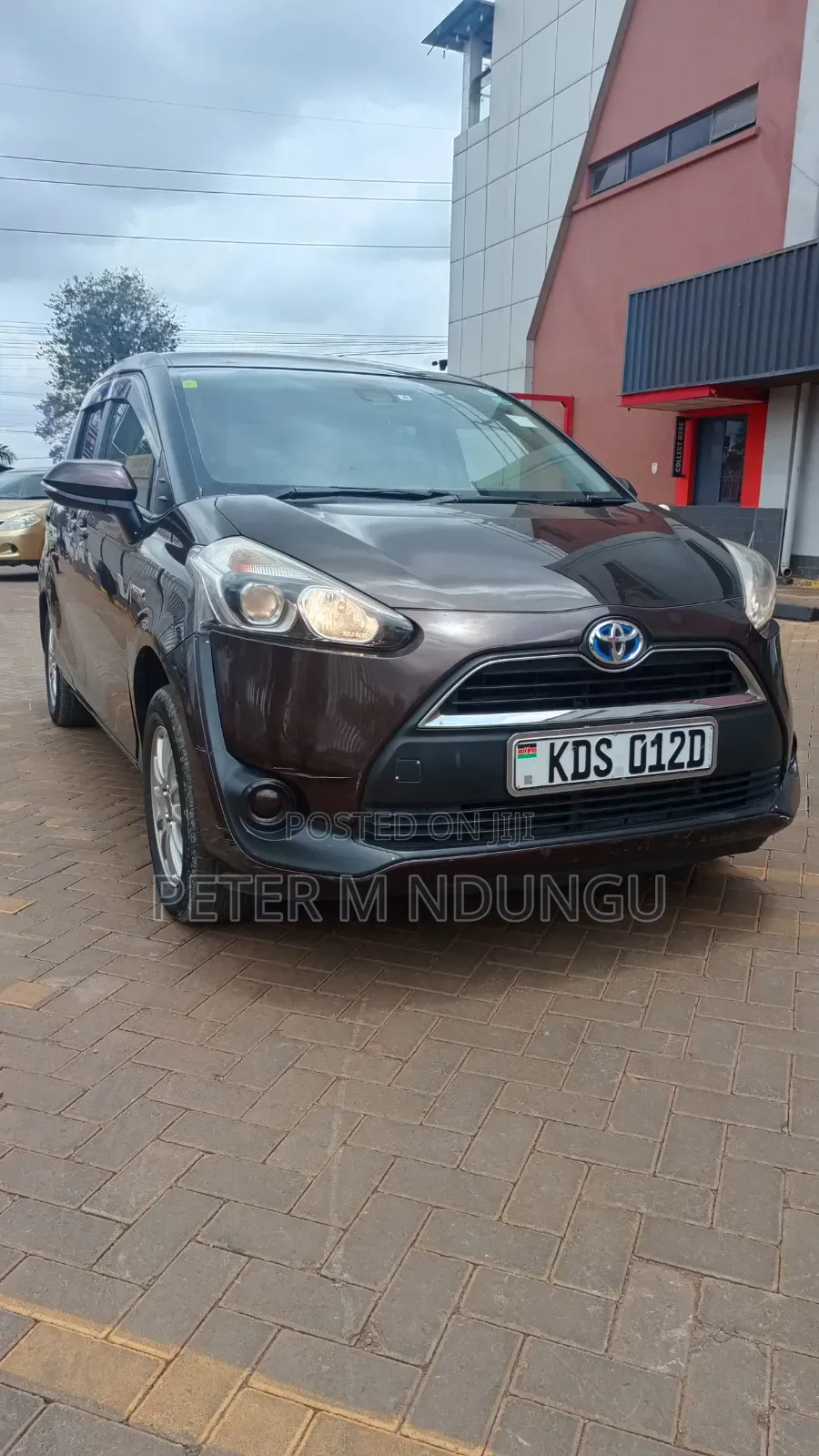 Toyota Sienta 2017 Maroon