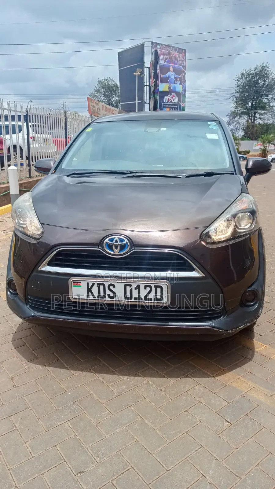 Toyota Sienta 2017 Maroon