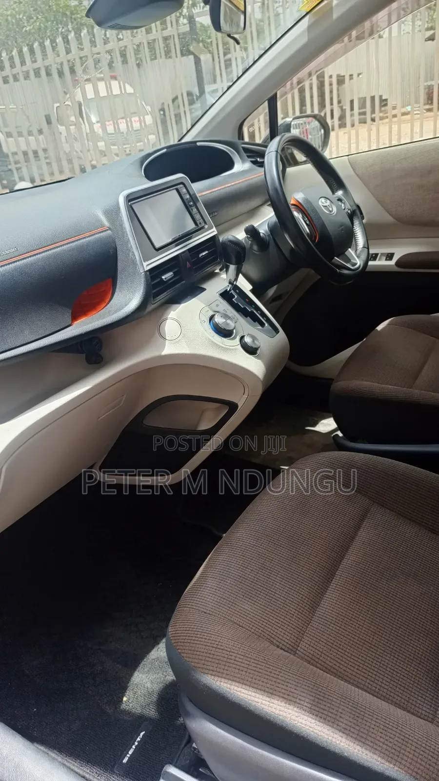 Toyota Sienta 2017 Maroon