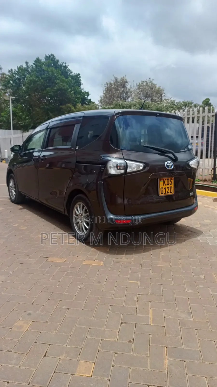 Toyota Sienta 2017 Maroon