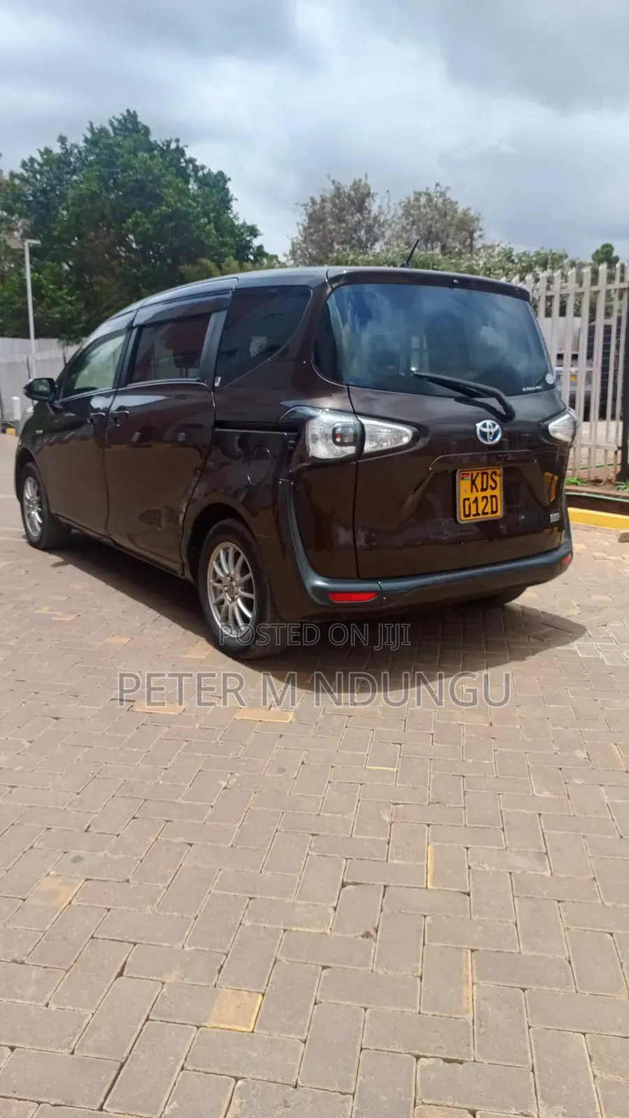 Toyota Sienta 2017 Maroon