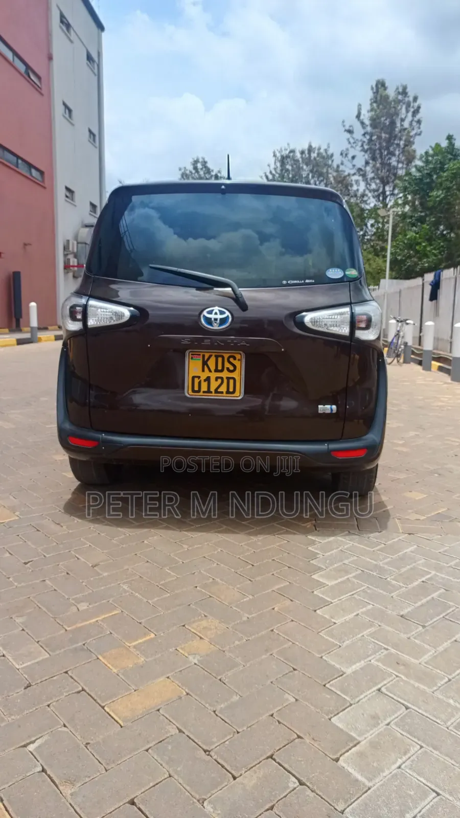 Toyota Sienta 2017 Maroon