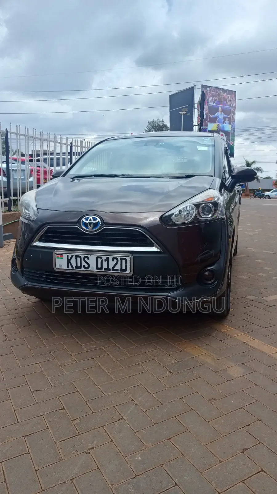 Toyota Sienta 2017 Maroon