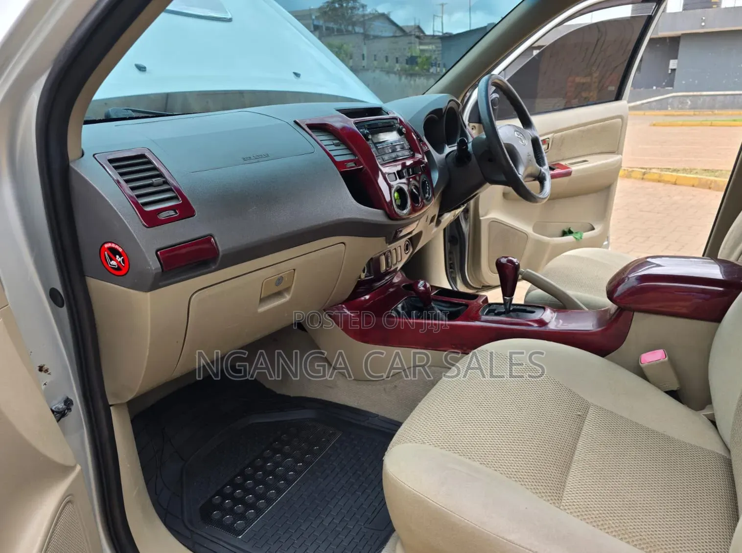Toyota Hilux 2011 Silver