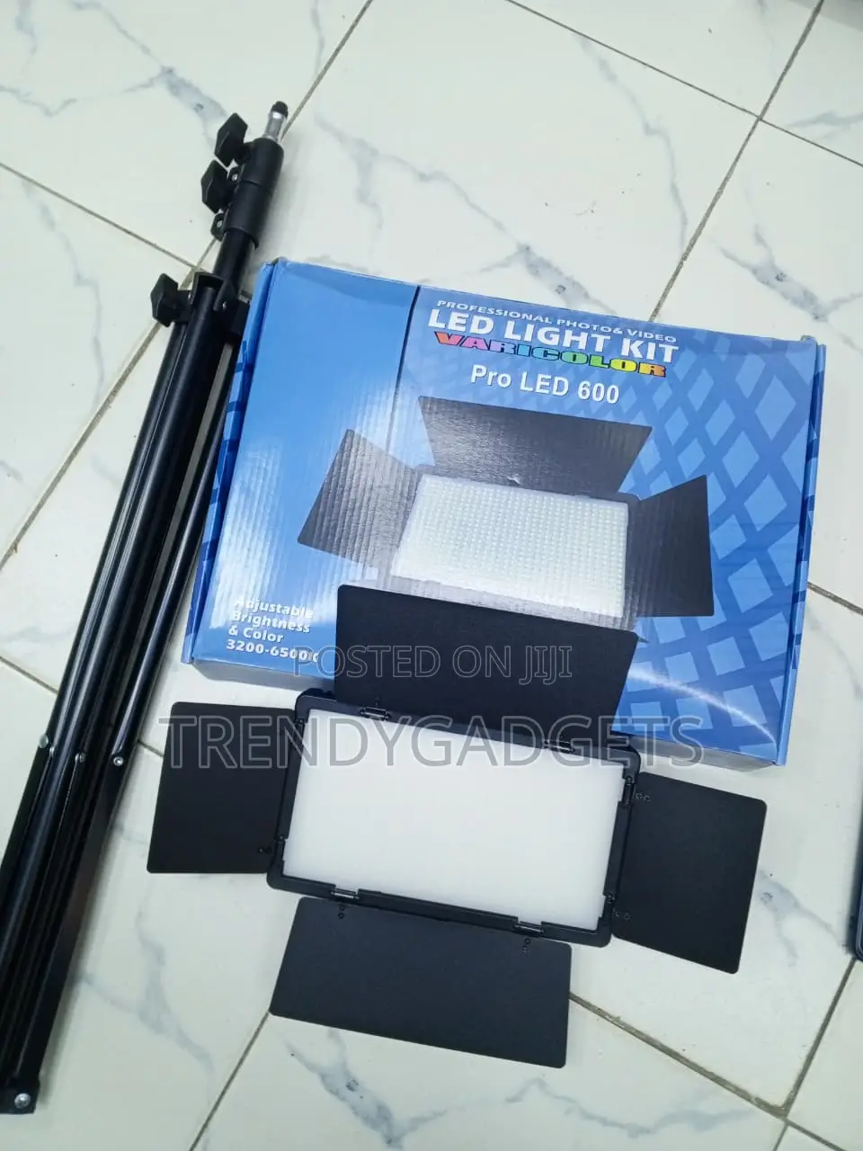 U600 LED Studio Fill Light With Tripod Stand