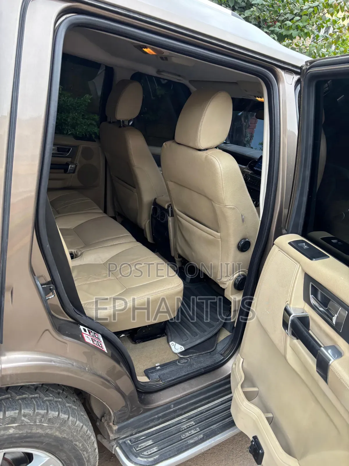 Land Rover Discovery 2012 Brown