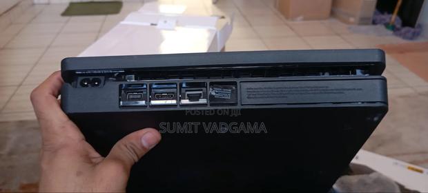 Playstation 4 Slim - main view