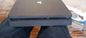 Playstation 4 Slim