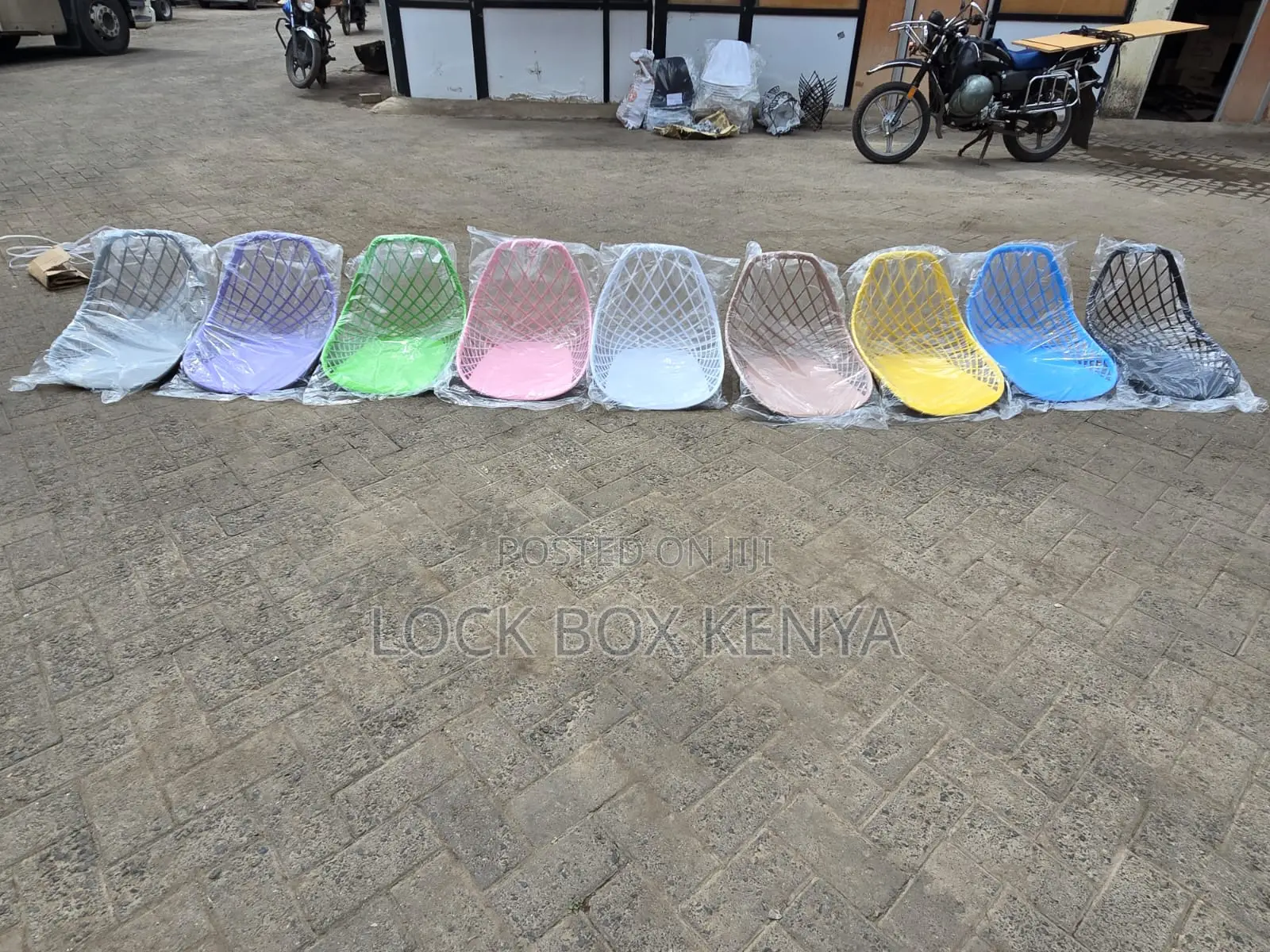 Eames Mesh Chair