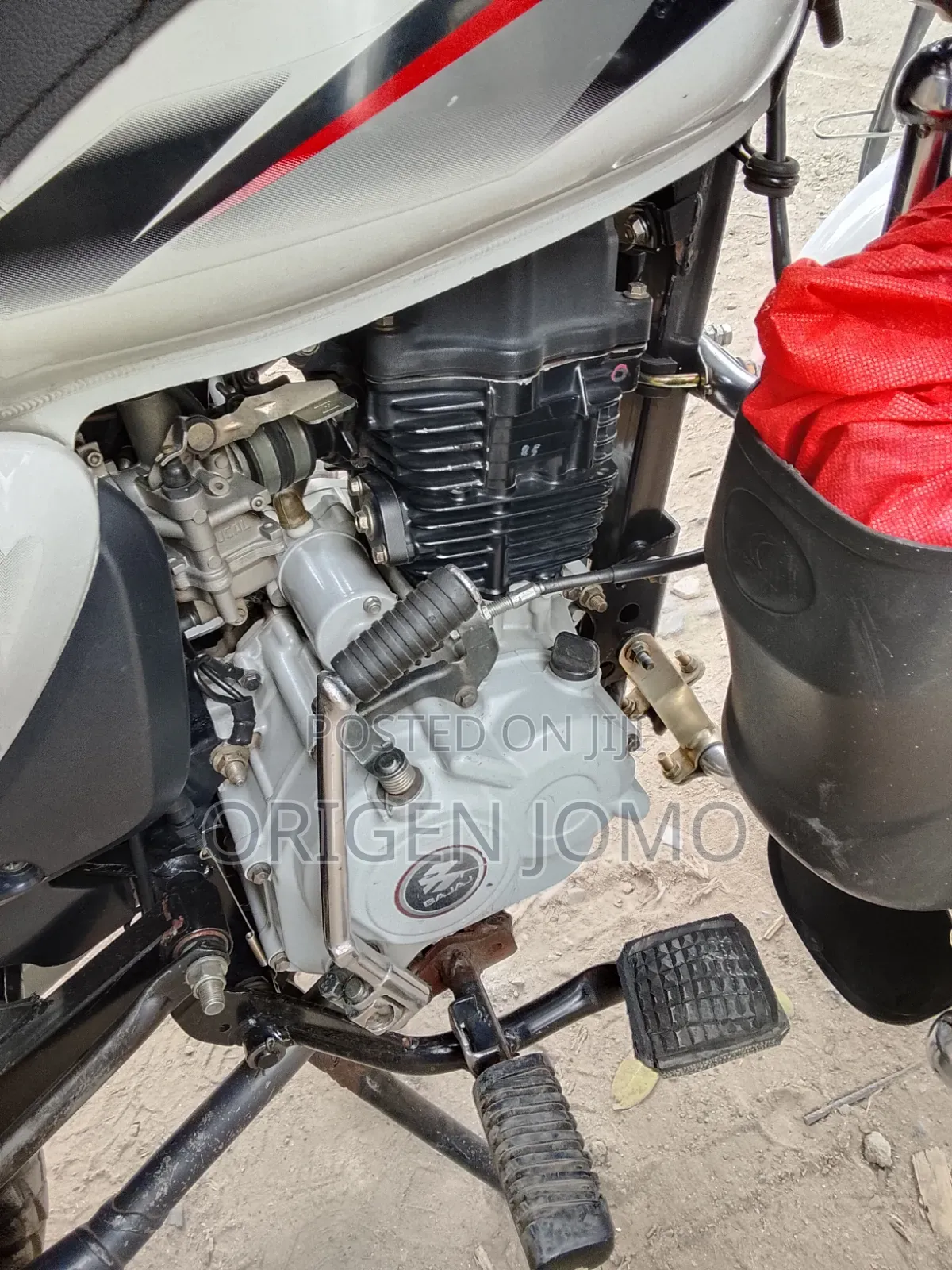 Bajaj Boxer 2024 White