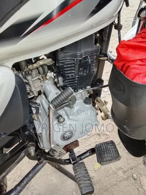 Bajaj Boxer 2024 White