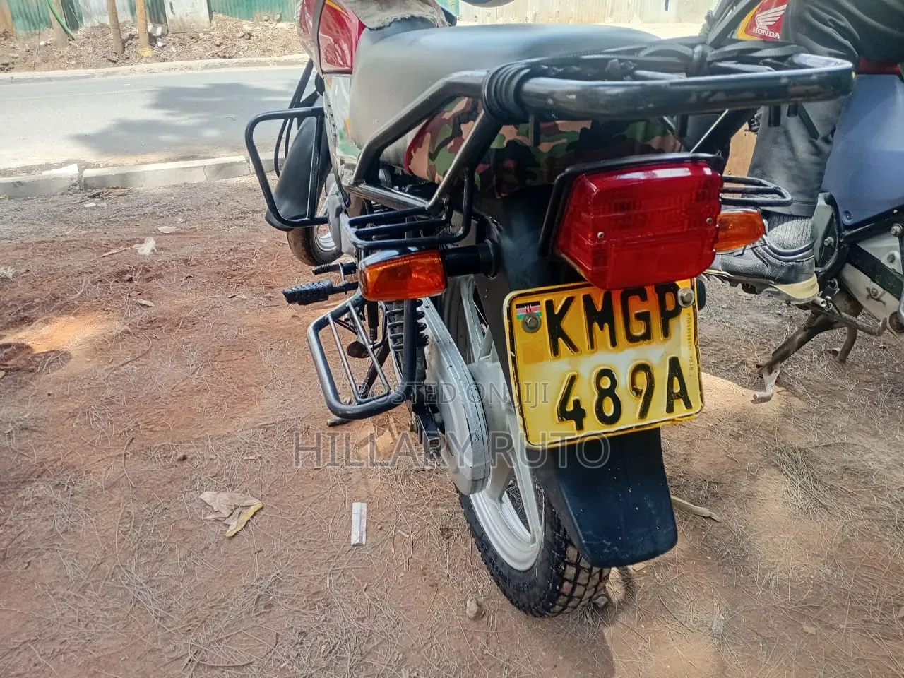 Honda CB 2024 Red
