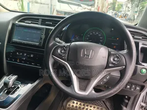 Honda Shuttle 2016 Silver