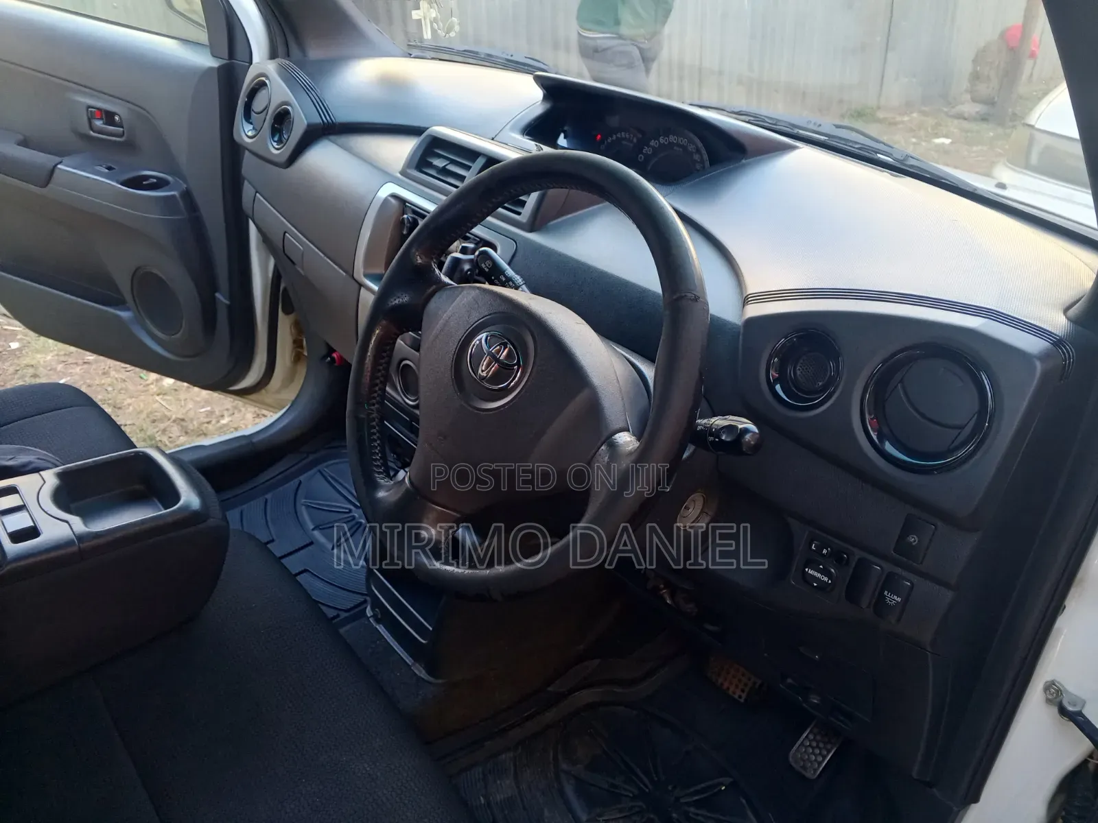 Toyota bB 2011 White