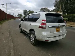 Toyota Land Cruiser 2011 White