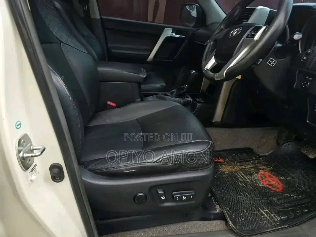 Toyota Land Cruiser 2011 White