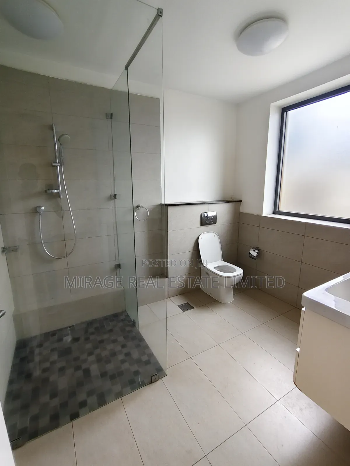 3bdrm Apartment in Roysambu for rent
