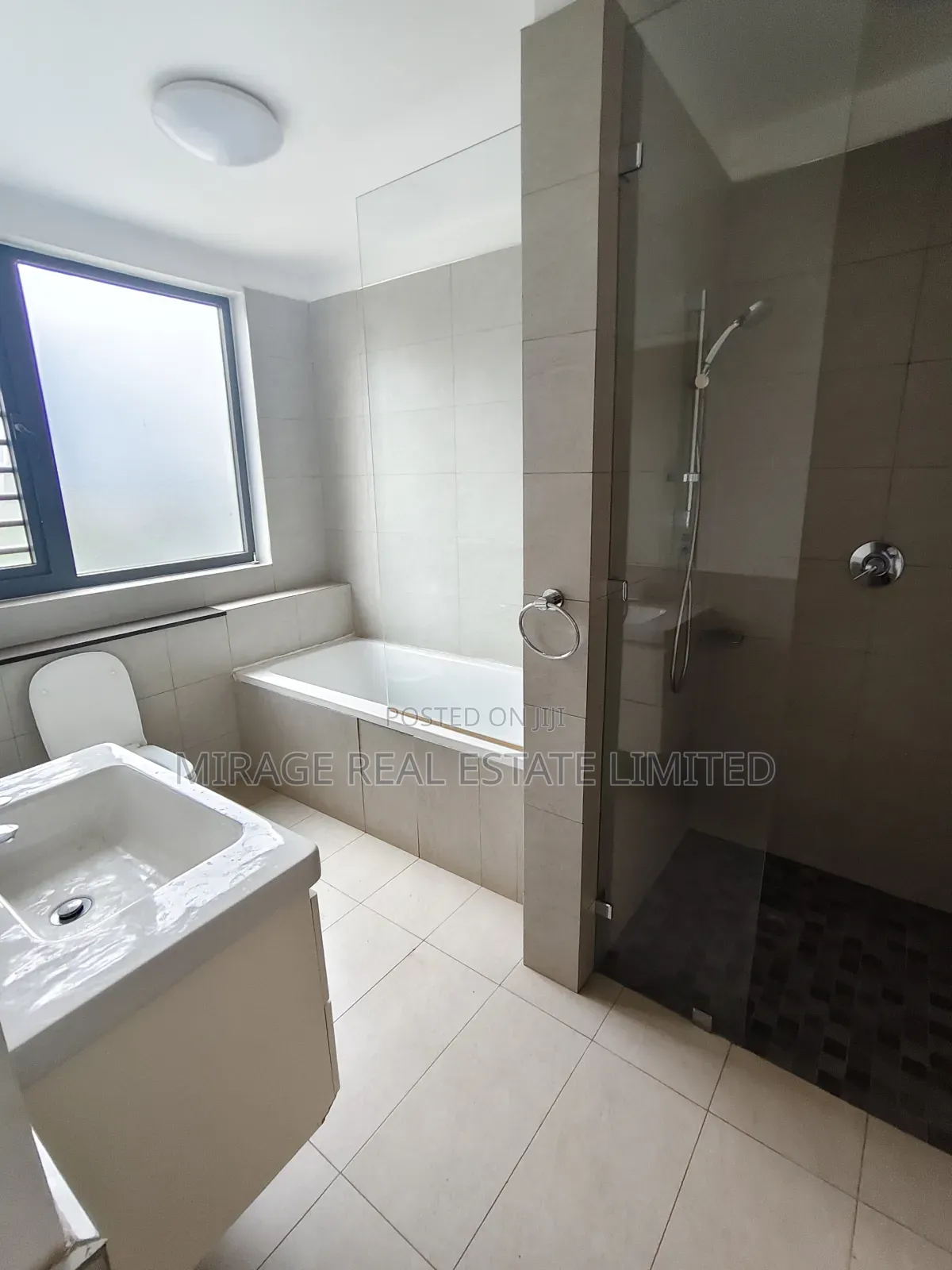 3bdrm Apartment in Roysambu for rent