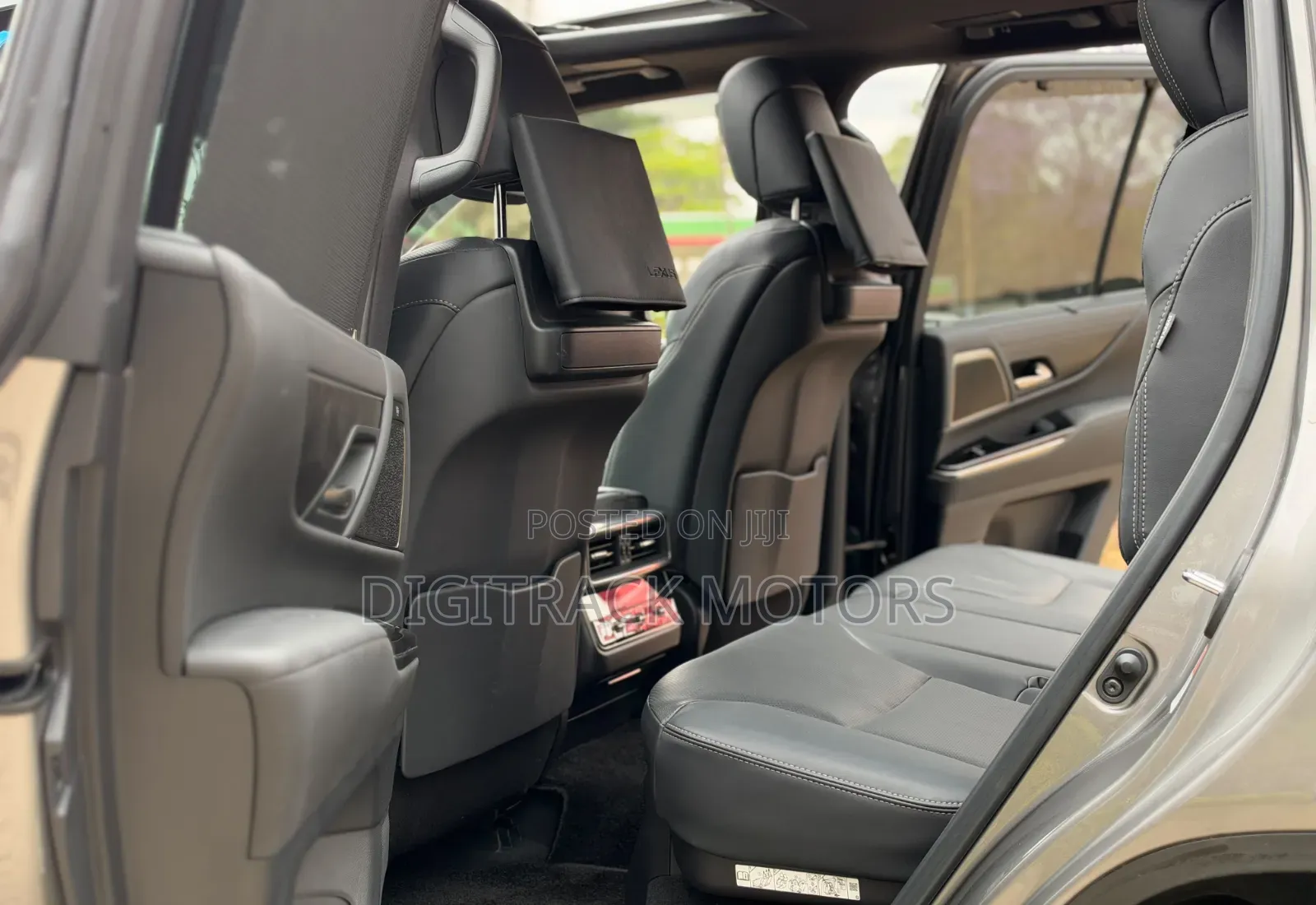 Lexus LX 2022