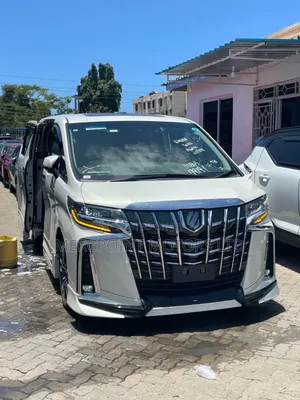 Toyota Alphard 2019 Off white