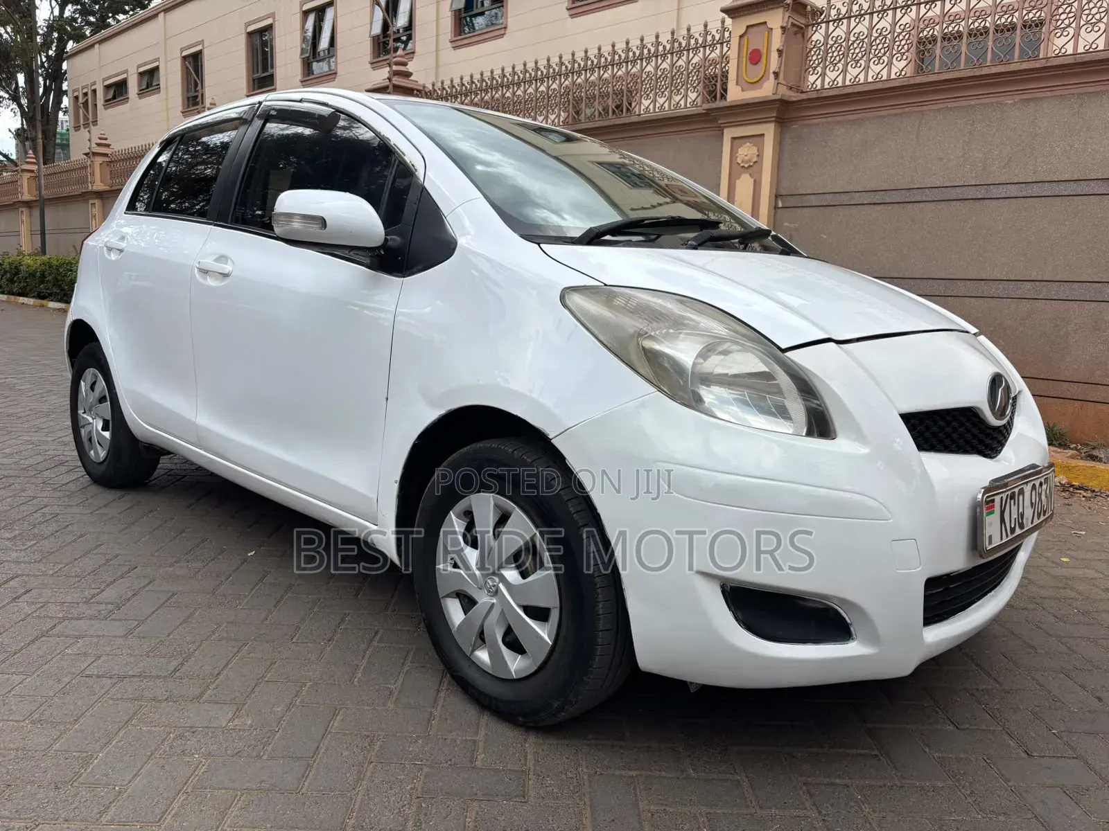 Toyota Vitz 2010 White