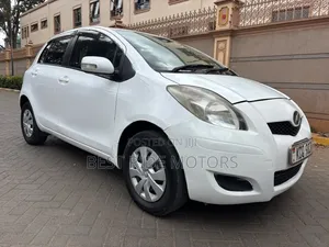 Toyota Vitz 2010 White