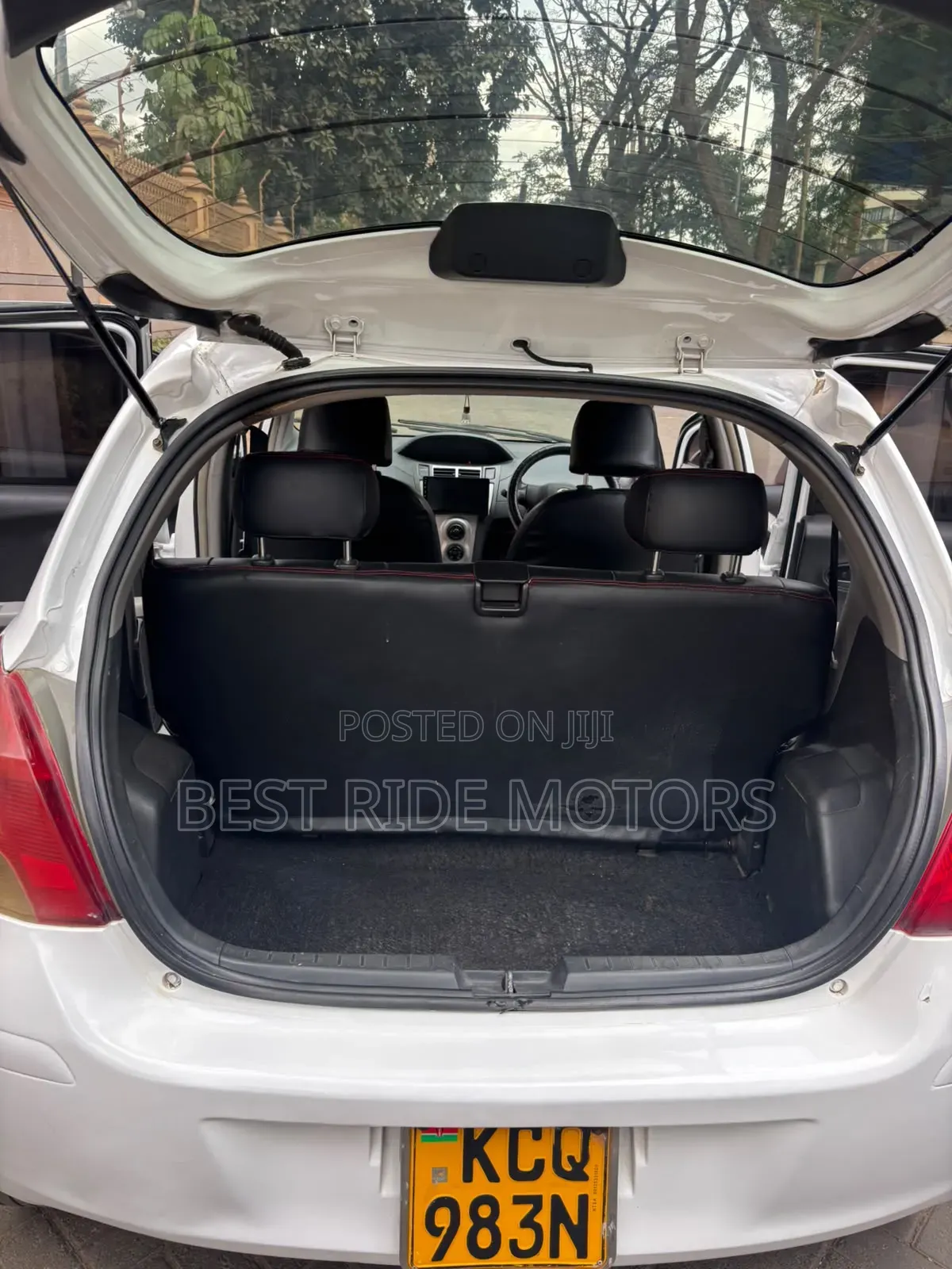 Toyota Vitz 2010 White