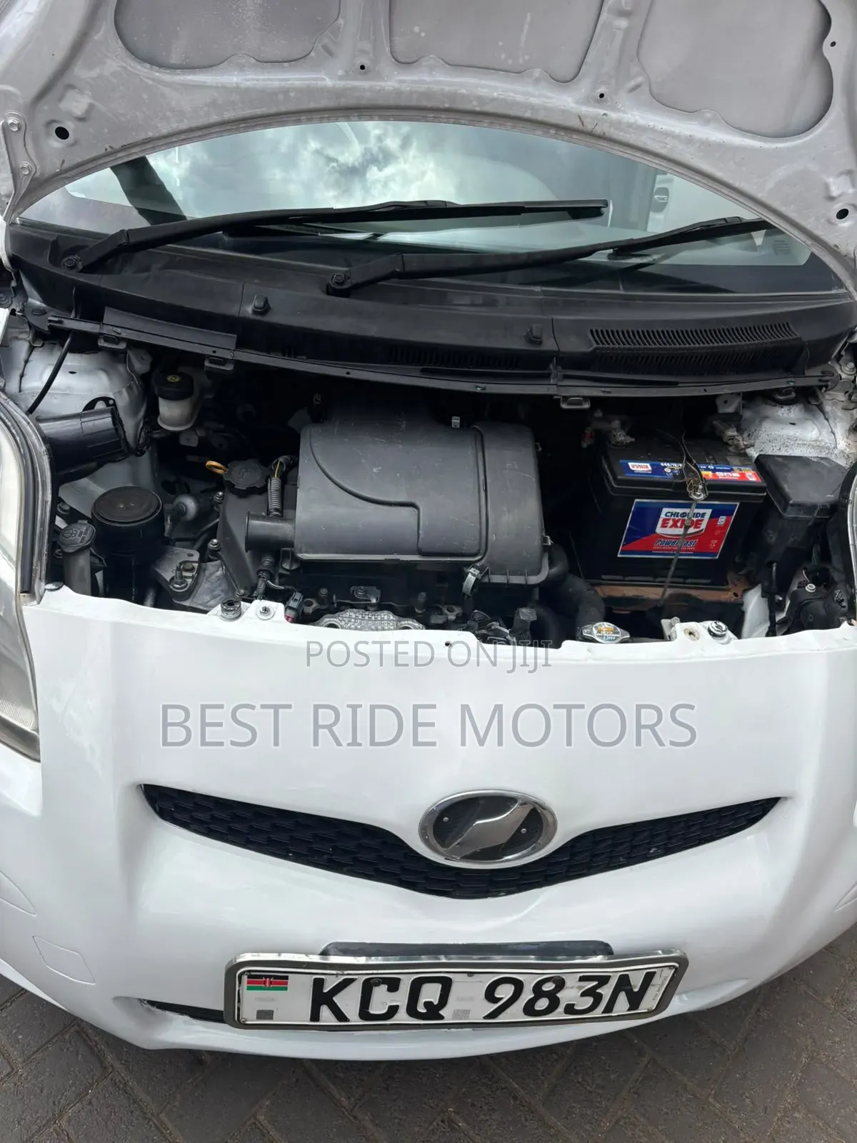 Toyota Vitz 2010 White