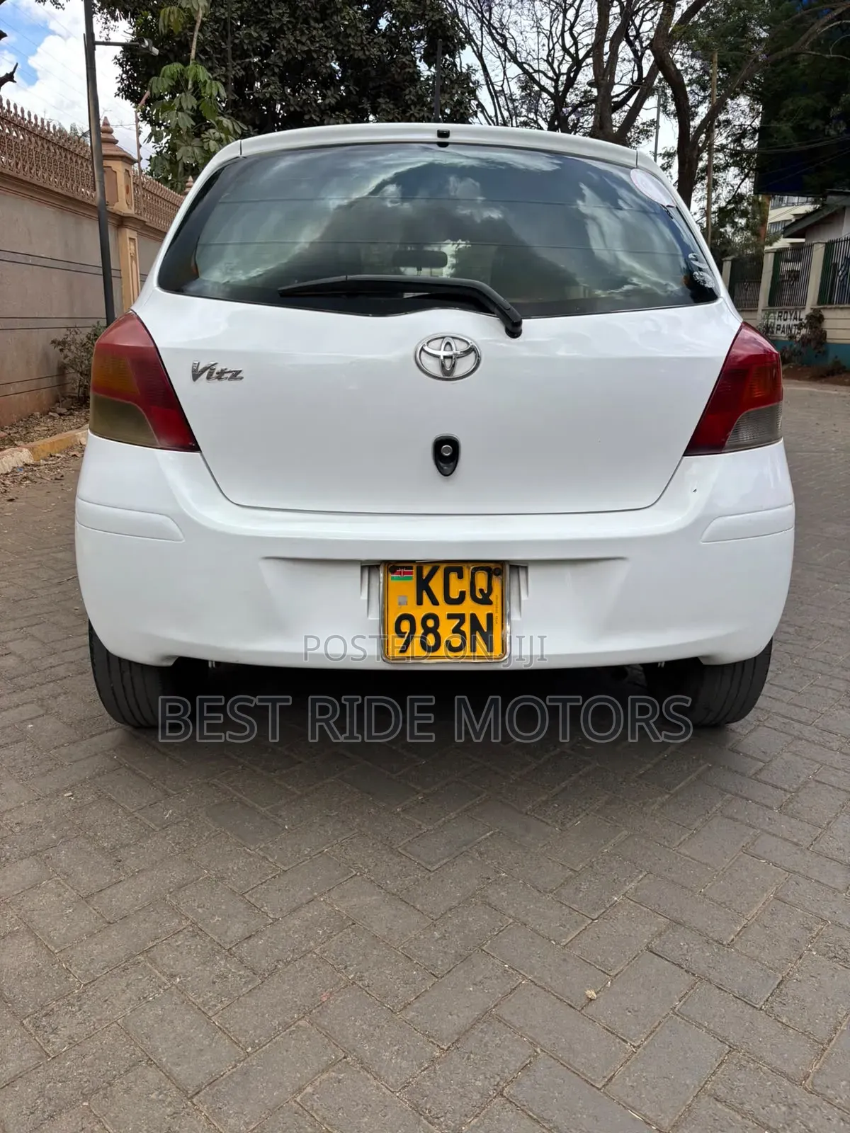Toyota Vitz 2010 White