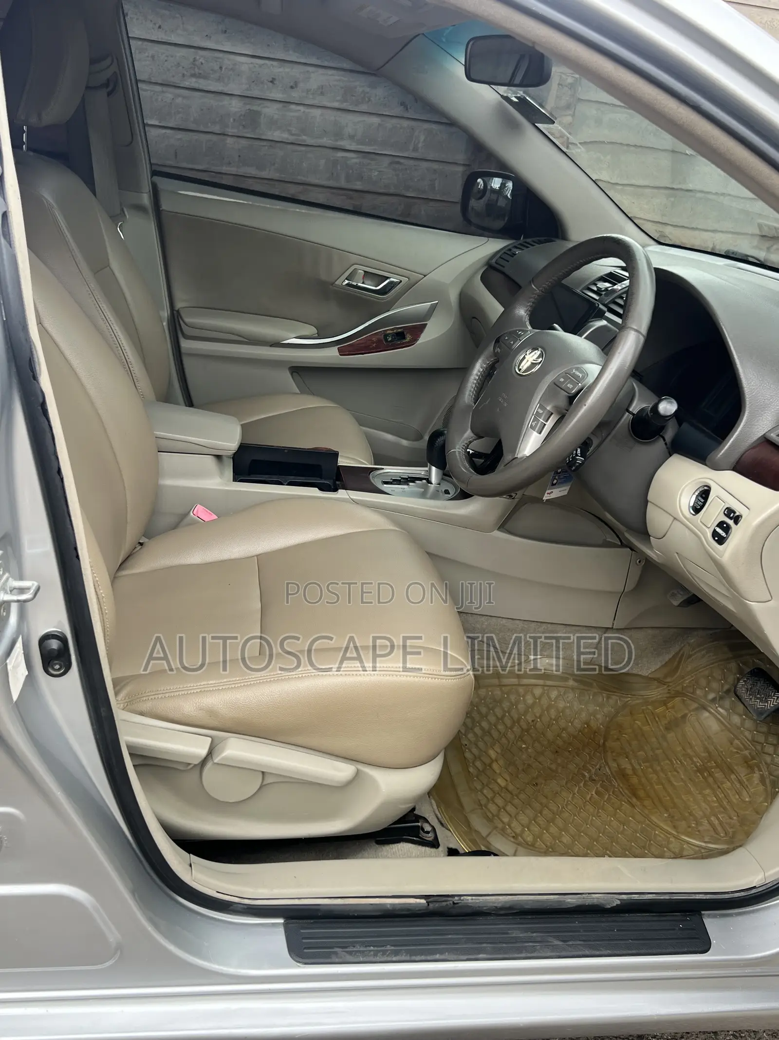 Toyota Premio 2012 Silver