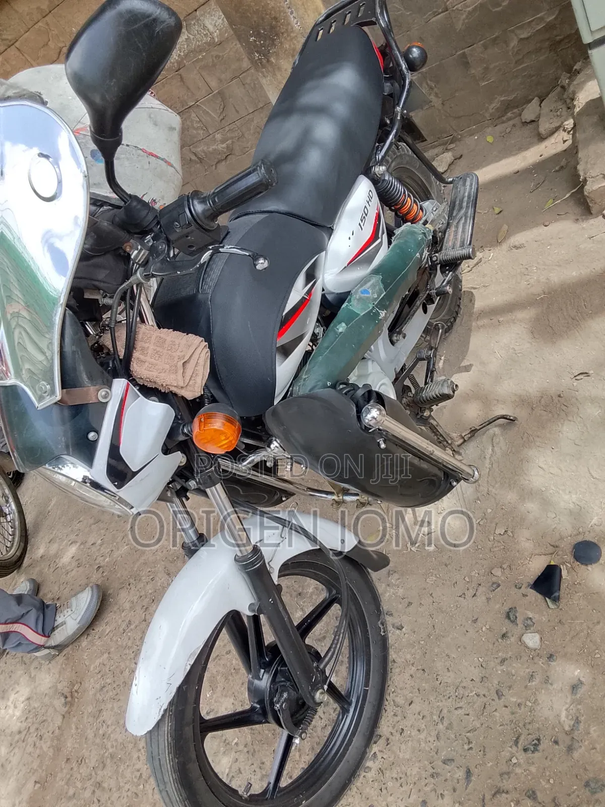 Bajaj Boxer 2024 White