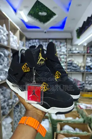 Air Jordan 4 Royalty