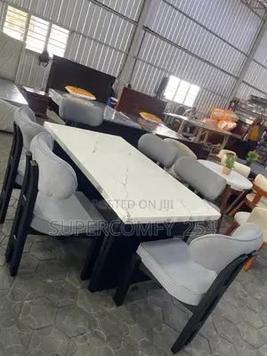 A Top Marble Modern Yara Dining Set