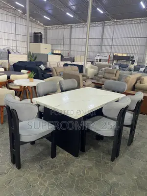 A Top Marble Modern Yara Dining Set