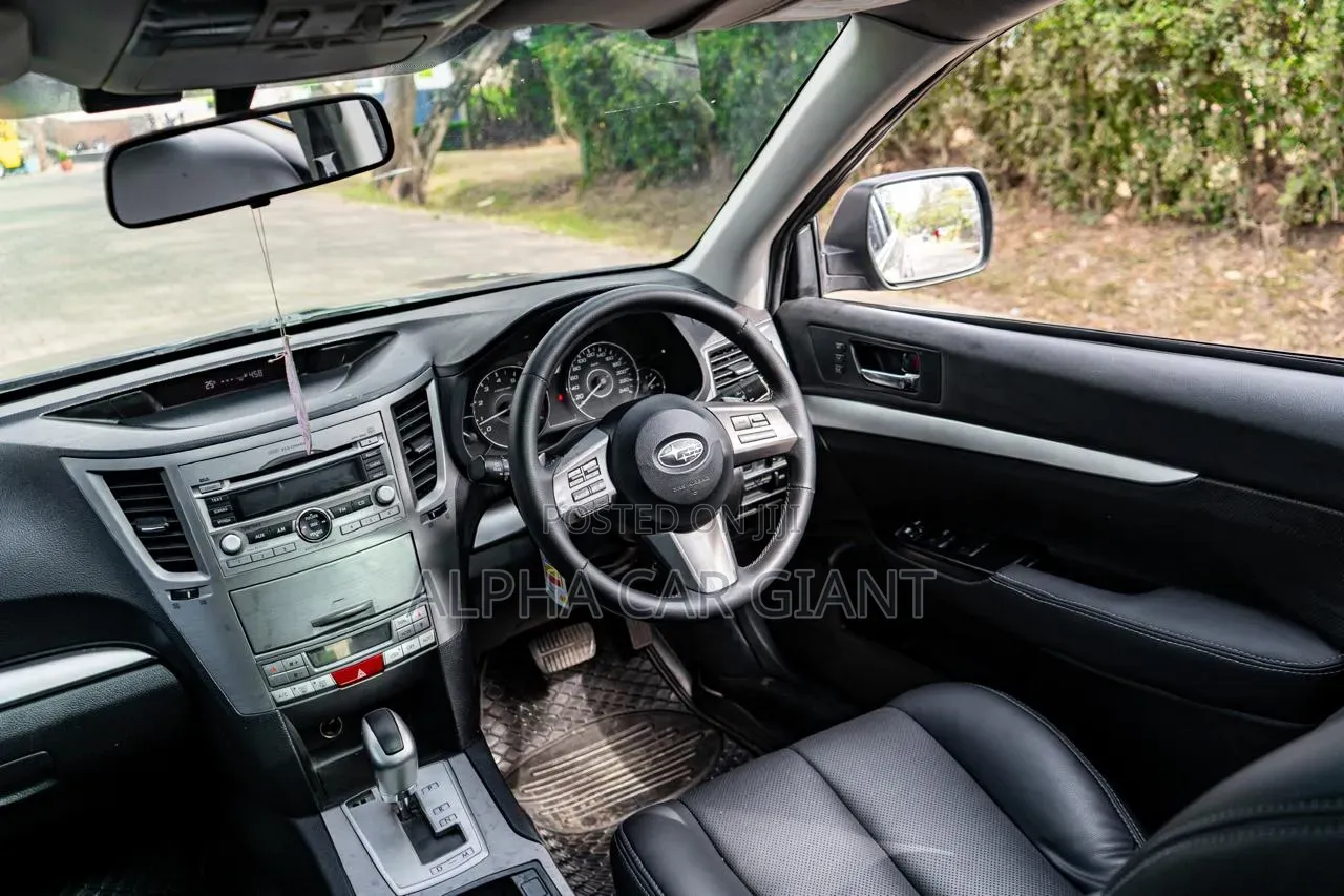 Subaru Outback 2.5i 2011 Blue