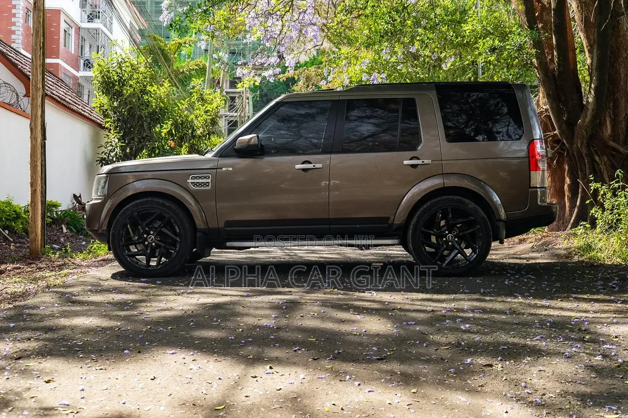 Land Rover Discovery 2012 Brown