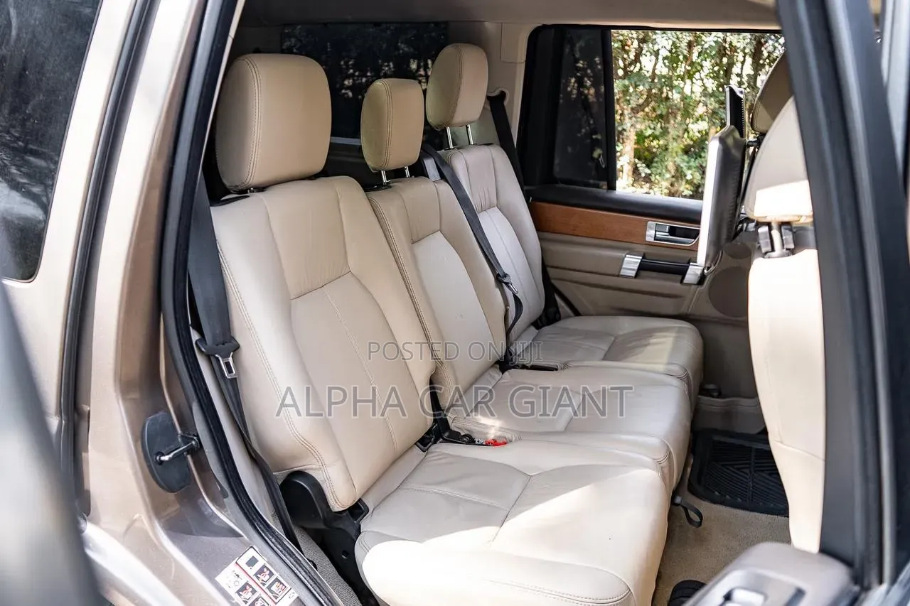 Land Rover Discovery 2012 Brown