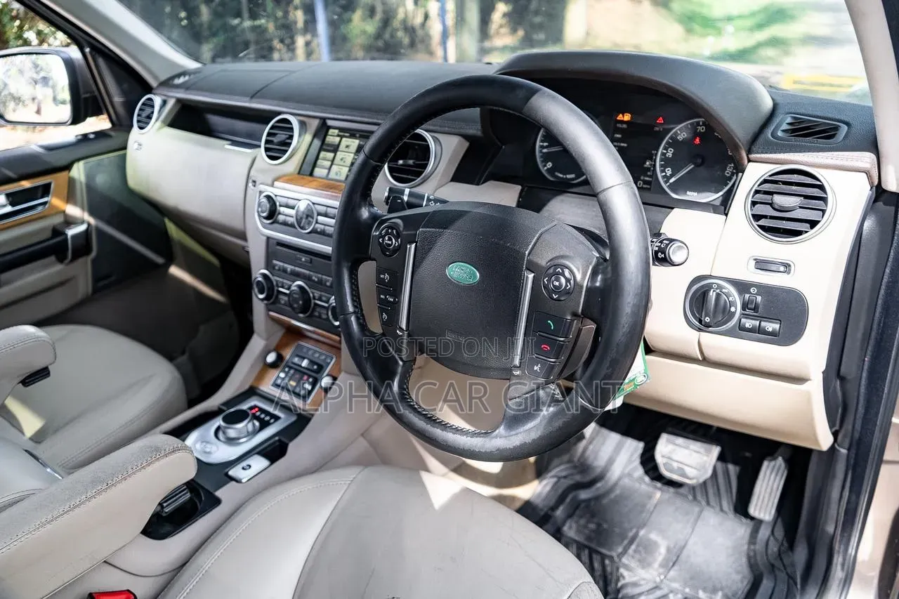 Land Rover Discovery 2012 Brown