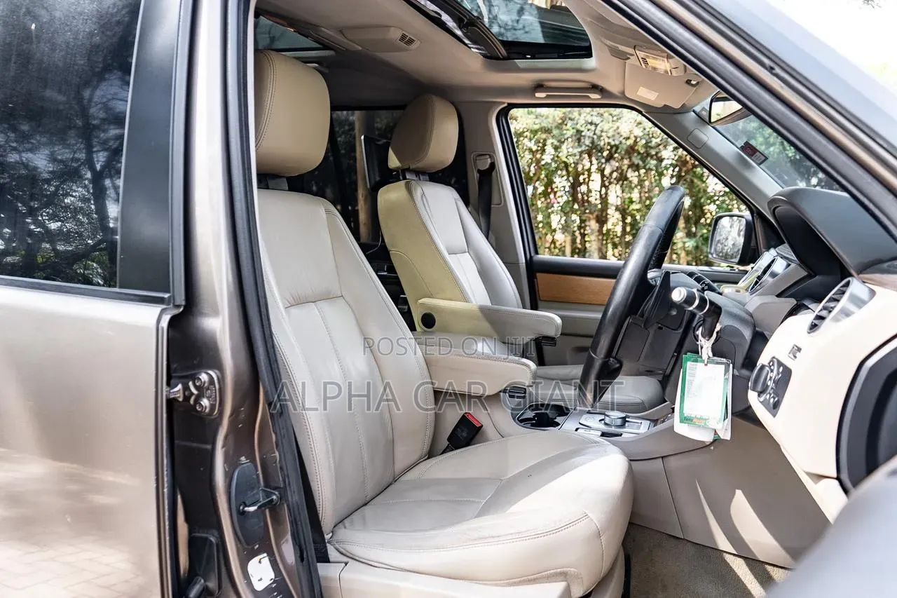 Land Rover Discovery 2012 Brown