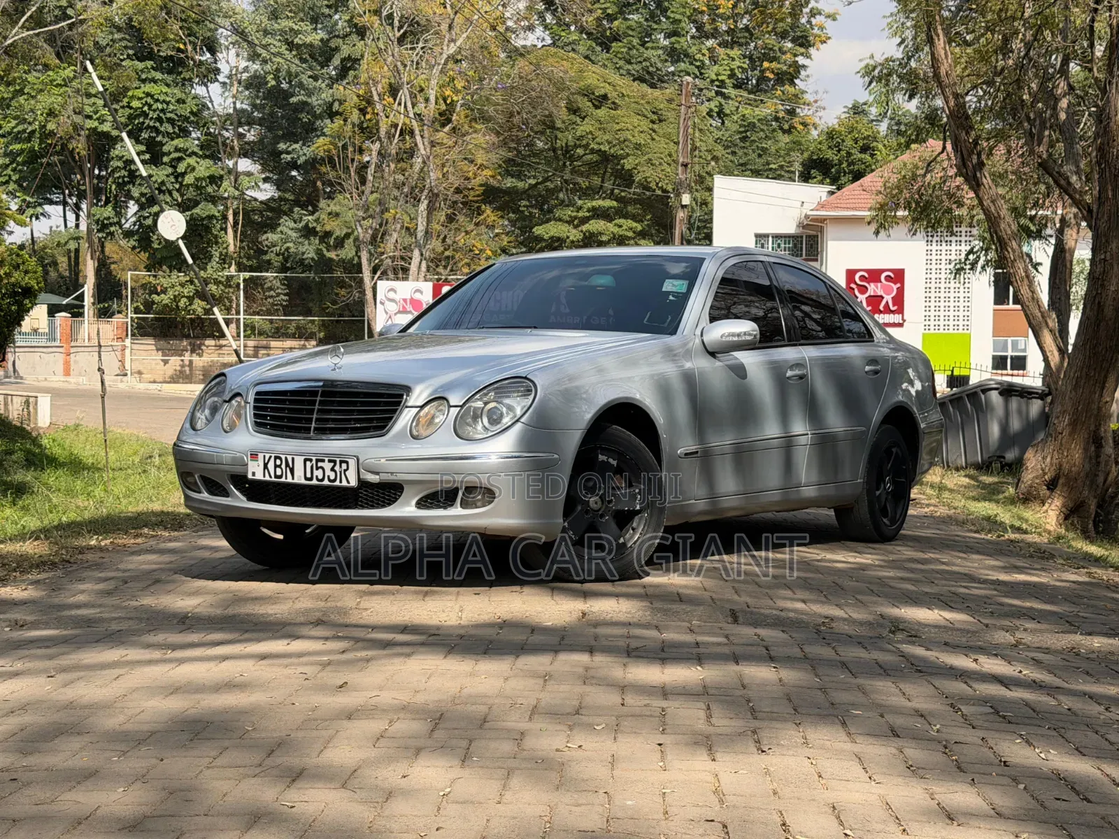 Mercedes-Benz E200 2005 Silver