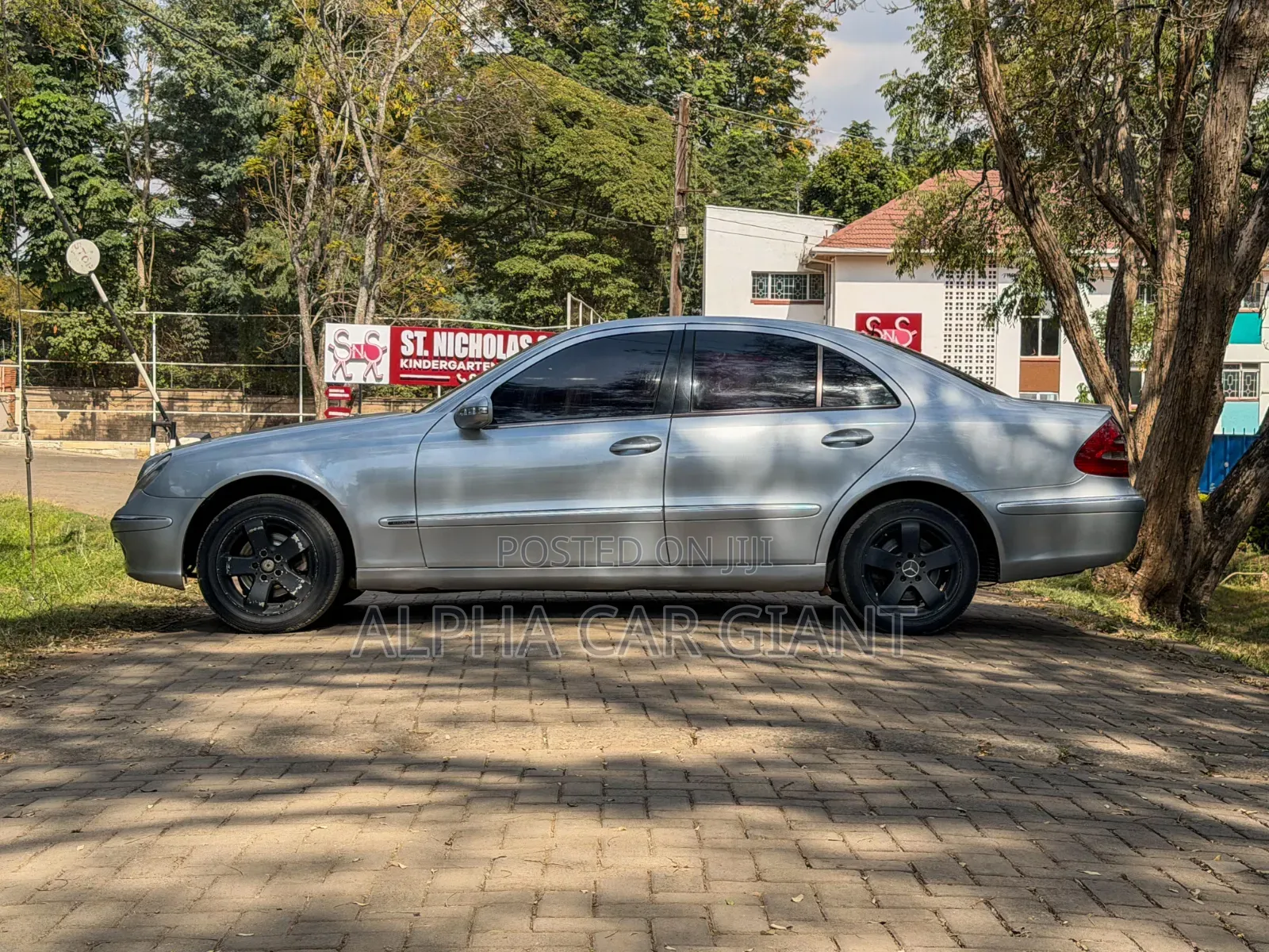 Mercedes-Benz E200 2005 Silver