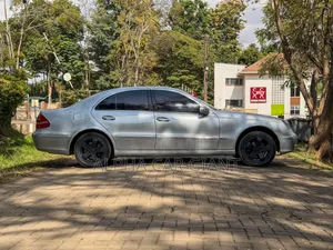 Mercedes-Benz E200 2005 Silver