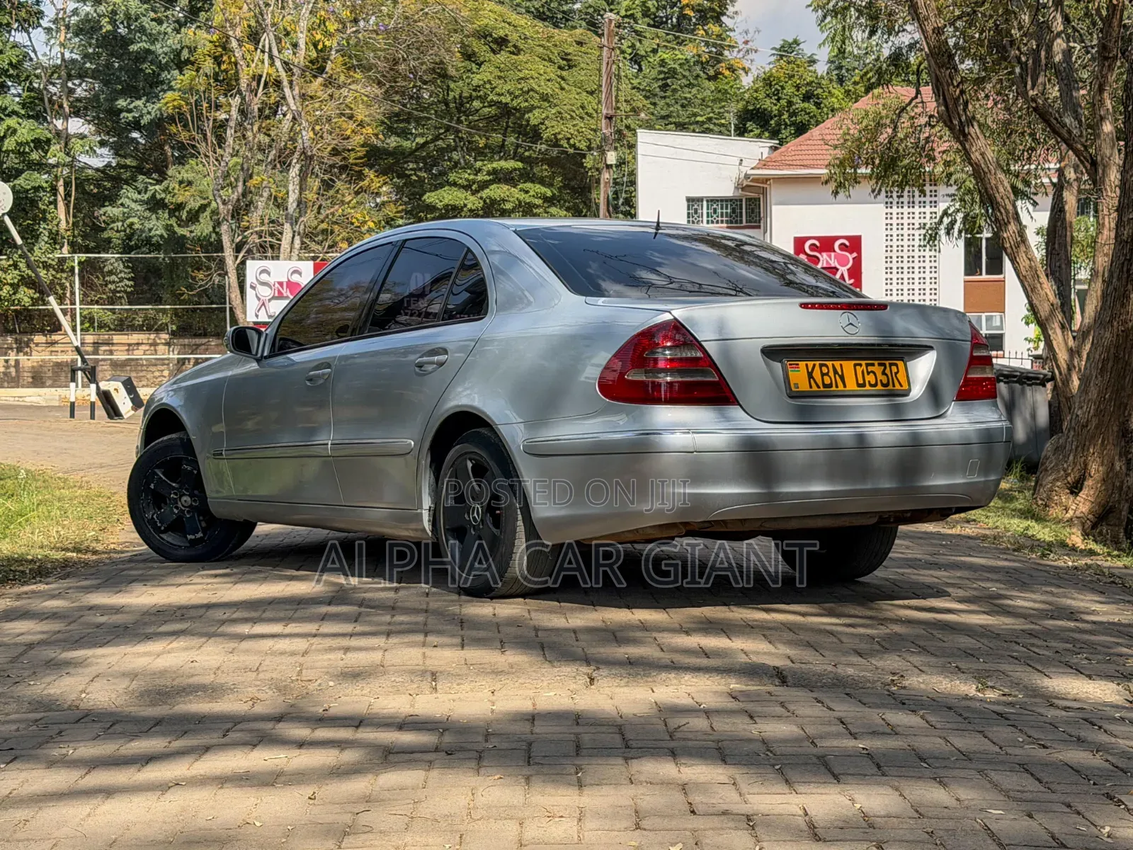 Mercedes-Benz E200 2005 Silver