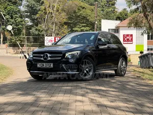 Mercedes-Benz GLC-Class GLC250 Sport Utility 4-Door (2.0L, 4cyl Turbo)